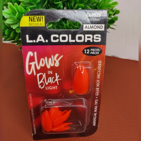 LA Colors Halloween Glow In The Dark Nails Pumpkin - Picture 2 of 3